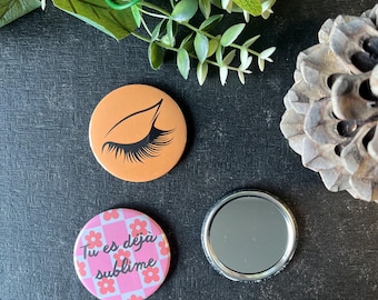 Miroir de poche personnalisé avec une photo, une image, un prénom, un dessin, un logo. Une idée cadeau pour toutes les occasions.