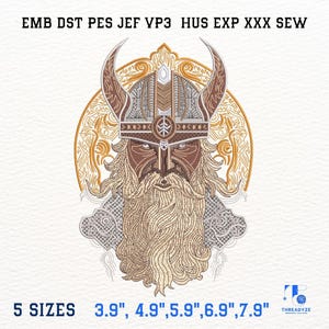 Può includere: Design ricamato di un guerriero vichingo con elmo cornuto e lunga barba. Il design include il testo "EMB DST PES JEF VP3 HUS EXP XXX SEW" e "5 MISURE 3.9", 4.9",5.9",6.9",7.9"". Il design è nei toni del marrone, grigio e oro.