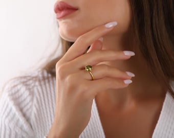 Anillo redondo de peridoto, anillo de piedra natal de agosto, joyería minimalista, anillos para mujer, anillos de piedra natal, anillos de plata 925 para mujer, anillo de compromiso