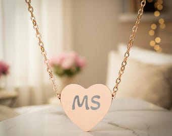 Collar de corazón grabado: joyería personalizada de acero inoxidable para San Valentín.