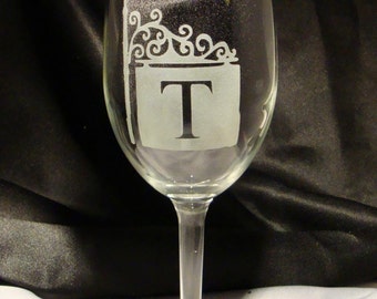 Custom Etched Monogramed Wine Glasses, Set of 2 - Etched Wine Glasses - Monogram Gift - Personalized Gift - Wedding Gift