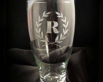 Personalized Monogrammed Pilsner Glasses - Set of 2 - Personalized Pilsner Glasses in Laurel Leaf Frame - Gift for the Couple