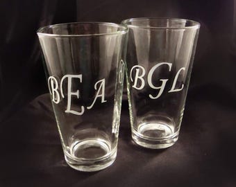 Custom Etched Pint Glasses - Set of 2 Monogramed Pint Glasses - Custom Pint Glass - Personalized Glass - Groomsman Pint Glasses