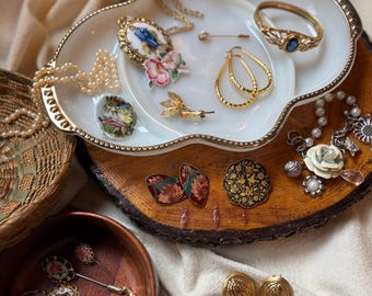 Trío de joyas estilo Grandmacore: un paquete sorpresa cuidadosamente seleccionado de joyas vintage de segunda mano y de inspiración vintage.