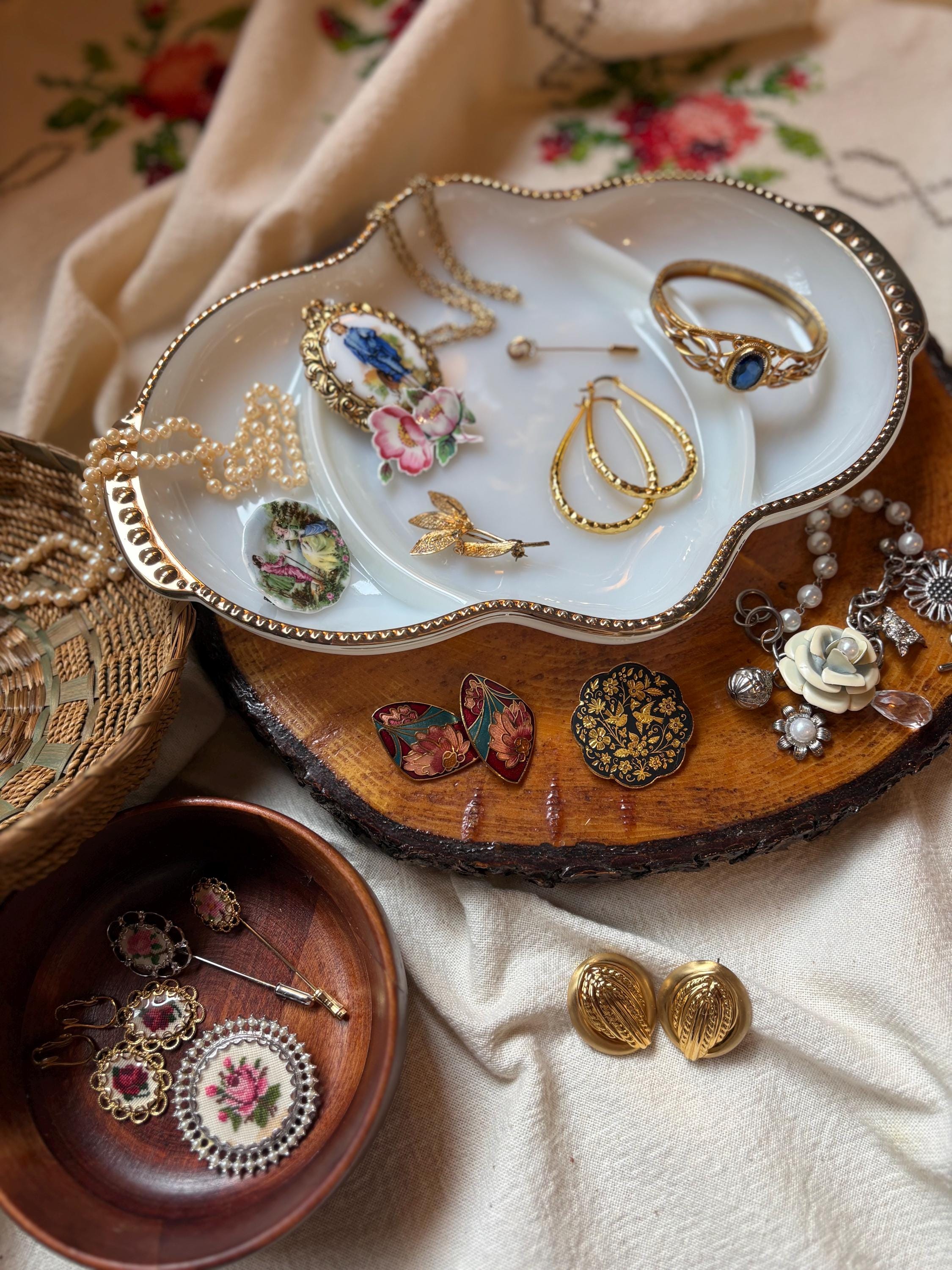 ミステリーアクセサリー　ビンテージジュエリーセット② Thrifted jewelry mystery box - Etsy 日本