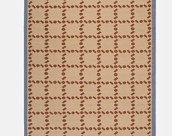 Handgewebter, geometrischer Wollteppich, skandinavischer beigefarbener Flachgewebeteppich