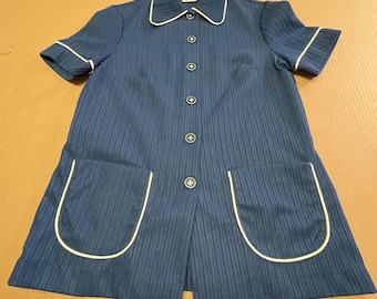 Chaqueta tipo túnica vintage de punto texturizado azul marino con ribetes para mujer, marca Cos Cob, años 70.
