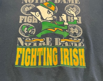 Sudadera vintage de los 90 de Notre Dame Fighting Irish, talla XL, cuello redondo Girardin, color azul, fabricada en EE. UU.