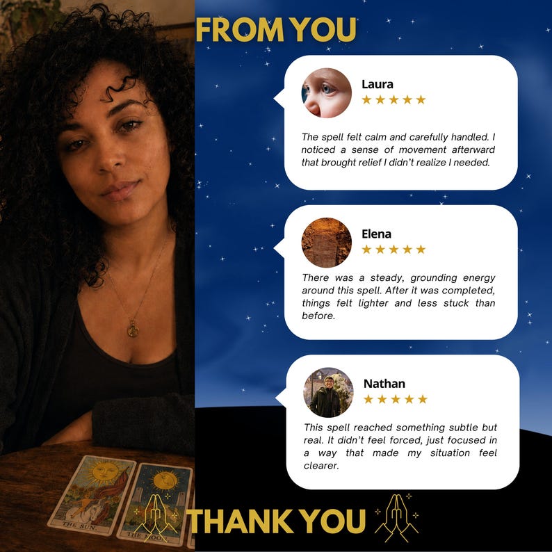 Peut inclure: Une personne aux cheveux boucl&eacute;s fonc&eacute;s est assise &agrave; une table en bois avec deux cartes de tarot intitul&eacute;es The Sun et The Moon. &Agrave; droite, un graphique bleu affiche trois avis clients de Laura, Elena et Nathan, avec cinq &eacute;toiles dor&eacute;es.