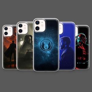 Könnte beinhalten: Eine Sammlung von fünf Handyhüllen mit Star Wars-Motiven. Die Hüllen zeigen Bilder von Charakteren und Symbolen vor Hintergründen von Weltraum und Landschaften. Jede Hülle hat einen transparenten Rand.