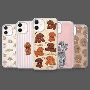 Könnte beinhalten: Eine Auswahl an Handyhüllen mit Pudel-Designs. Die Hüllen zeigen Illustrationen von Pudeln in verschiedenen Posen und Farben, mit Text wie "Happy" und "Good Night Doggy". Die Hüllen haben eine klare, glänzende Oberfläche.