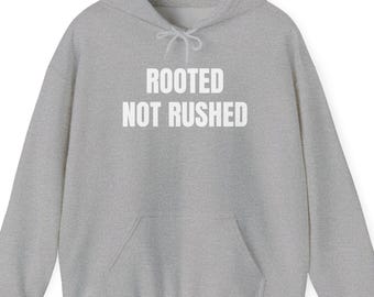 Sudadera con capucha de fe cristiana – Sudadera cristiana inspiradora “Arraigados, no apresurados”, estilo minimalista religioso