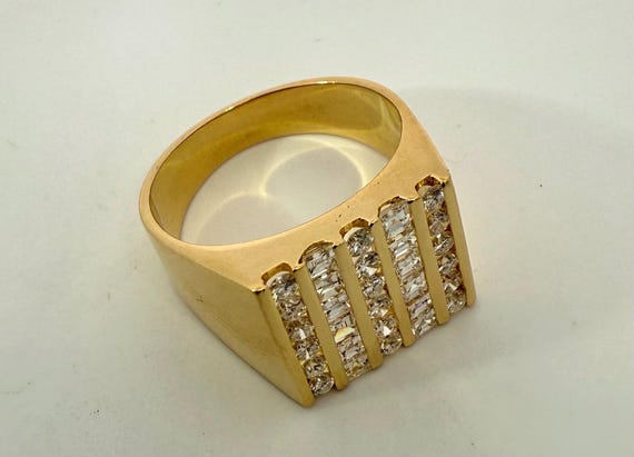 18k Yellow Gold Diamond Ring - image 5