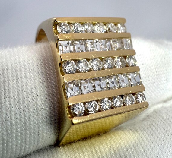 18k Yellow Gold Diamond Ring - image 2
