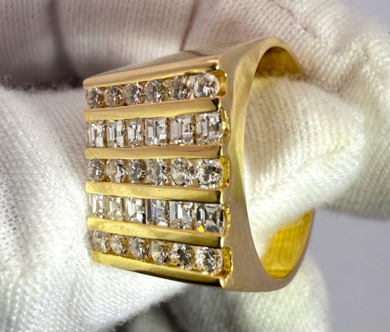 18k Yellow Gold Diamond Ring - image 3