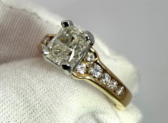 18K Yellow Gold Diamond Ring - image 3