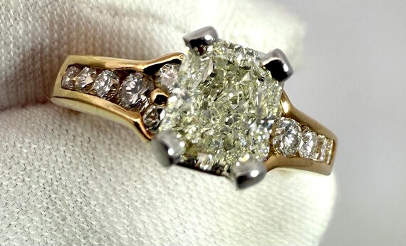 18K Yellow Gold Diamond Ring - image 2