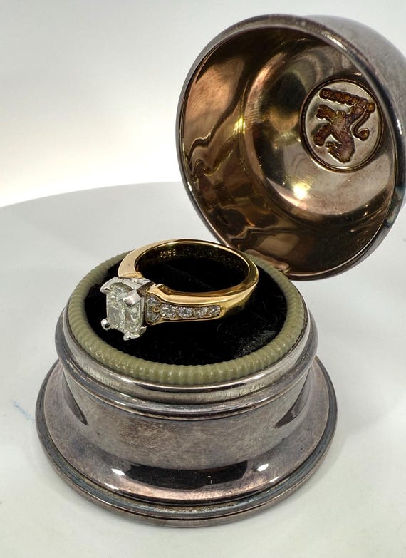 18K Yellow Gold Diamond Ring - image 6