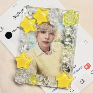 Porte-cartes photo acrylique décoré à la main | Étoile jaune strass | Afficheur de cartes photo K-Pop à chargement par le dessus