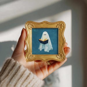 Läsande spöke original oljemålning, mini handmålad duk, nyckfull Halloweenkonst, present till bokälskare, inredning i studierum