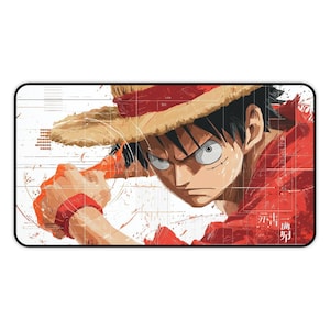 Puede incluir: Alfombrilla de ratón rectangular con una vibrante ilustración de un personaje de manga con un sombrero de paja, renderizado en tonos de rojo, naranja y negro. El personaje se representa con una expresión intensa, sobre un fondo blanco y rojo.