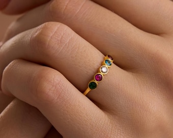 Elegante anillo apilable con piedra natal – Gema de plata de ley personalizada para la familia – Delicado regalo personalizado para mujer