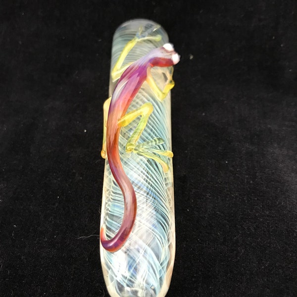 very beautiful and thick pyrex glass color changing tobacco taster with color fading lizard