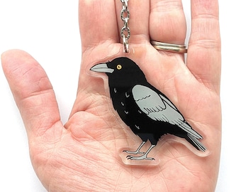 Llavero acrílico de cuervo: dije de doble cara