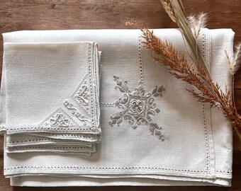 Vintage Creamy White Embroidered Linen 34" Square Tablecloth and 4 Napkins Set - Embroidered Linens - Vintage Linens - Linen Tablecloth Set