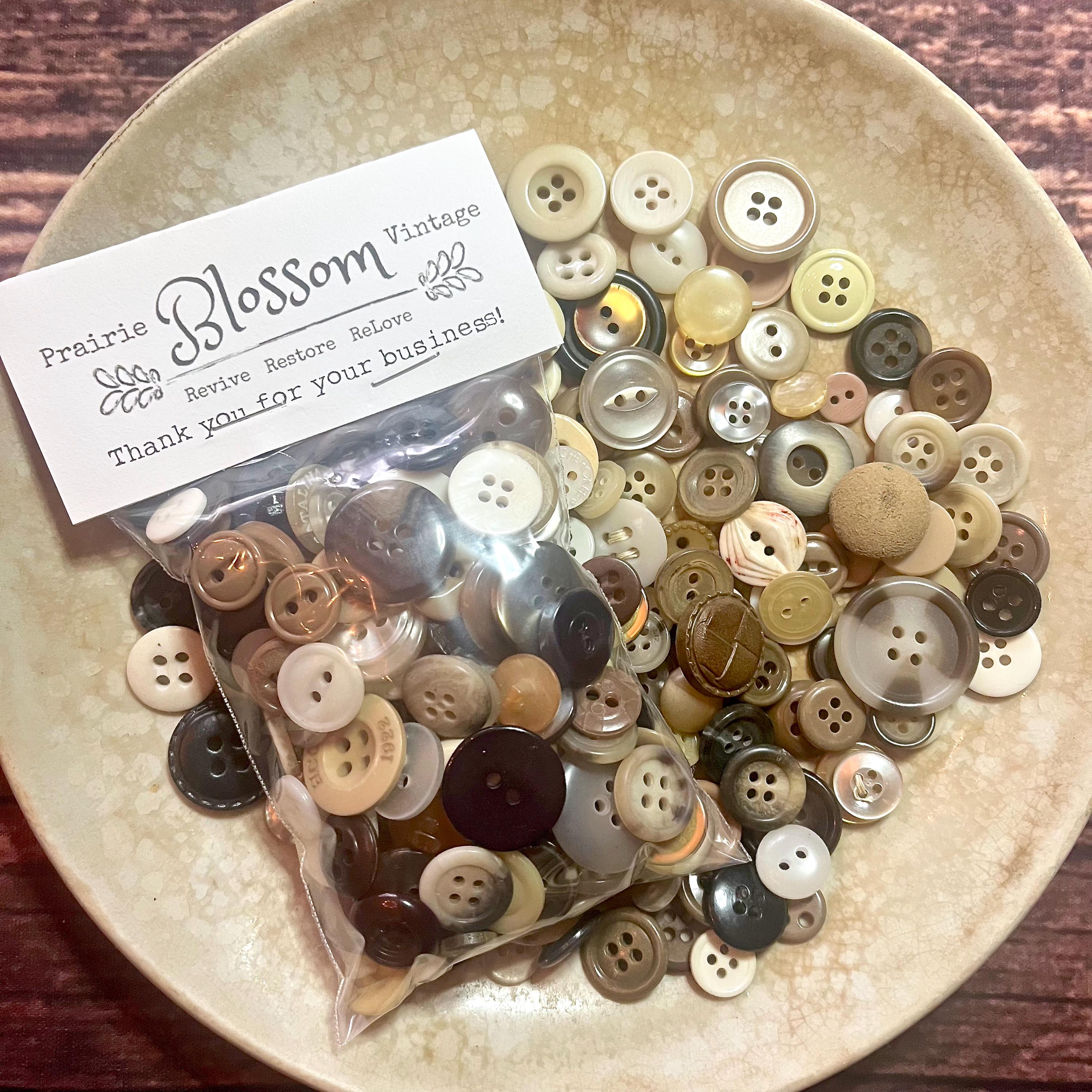 100PCS Vintage Wooden Buttons - Mixed Flower Patterns, 1 Inch (25mm) 2-Hole For DIY Sewing Crafts