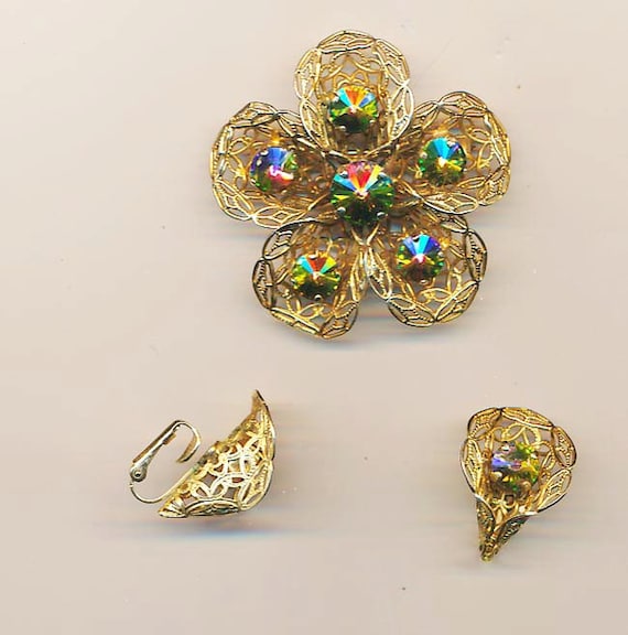 Sparkling Vintage Brooch and Earring Set Lacy Gold Tone Filigree