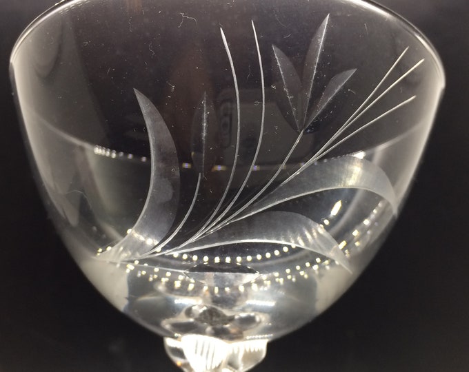 Four Beautiful Etched Coupe Champagne Glasses Etsy