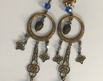 Stunning crystal and gold filigree vintage post earrings - long but light in weight