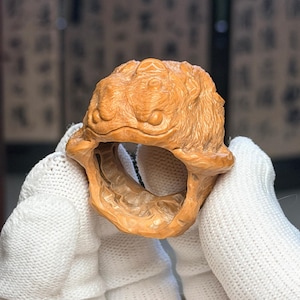 Carved Toad Head Wenwan Walnut Ring, Natural Walnut Shell Statement Ring, Chinese Handheld Patina Collectible #Green