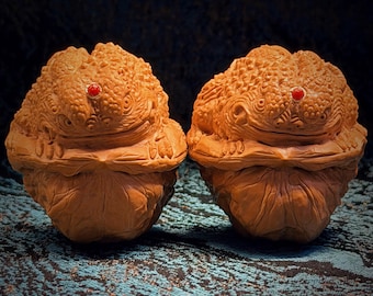 Pareja de dragones sapo tallados a mano en nogal – Pieza de arte de colección con incrustaciones de oro Nanhong