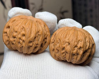 War Drum Wenwan Walnut Pair | Chinese Hand Exercise Balls Pair#110