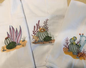 Conjunto de paisajes desérticos y cactus