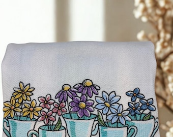 La copa rebosa de flores
