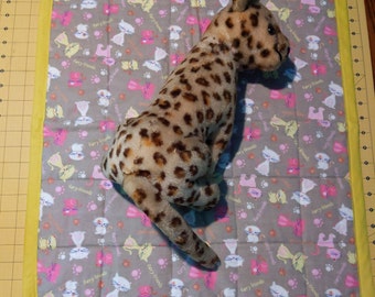 Quilted Pet Mat: 21 x 24 Inch Flannel Furry Friends