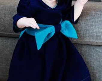 Girls Christmas dress pdf sewing pattern for girls, girls Christmas dress sewing pattern, pdf sewing pattern Seamingly Smitten girls dress