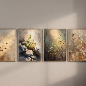 Puede incluir: Cuatro impresiones artísticas enmarcadas con pinturas de acuarela con temas de la naturaleza. Las impresiones presentan imágenes de plantas, rocas y paisajes abstractos en tonos de marrón, verde y beige. Cada impresión está en un marco de madera clara.