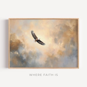 Könnte beinhalten: Gerahmter Kunstdruck mit einem Weißkopfseeadler im Flug vor einem Hintergrund aus warmfarbenen Wolken. Der Adler hat seine Flügel ausgebreitet. Der Text "WHERE FAITH IS" ist unten zu sehen.