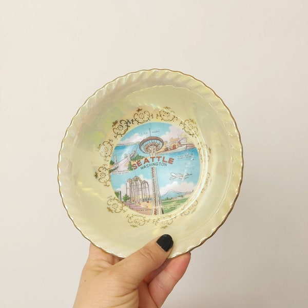 Mid century Seattle travel souvenir bowl - IAAC Made in Japan wall plate - vintage home decor