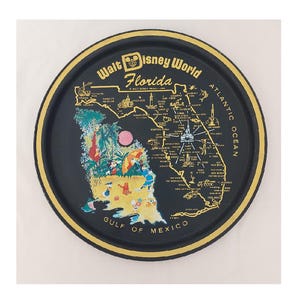 1970er Jahre 10,75 "rundes Walt Disney World, Florida Serviertablett aus Metall - Vintage Reiseandenken Trinktablett - Florida State Map - schwarz gelb