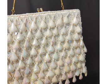 1950s/60s La Regale beaded clutch purse in iridescent cream colour with collapsible short chain handle