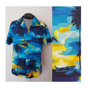 1970年代のカイナニハワイアンメンズアロハシャツ - サイズ L/XL - 青と黄色に夕日とヤシの木