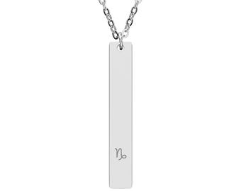 Cosmic Flow Studio / Collar con colgante de barra vertical Capricornio / Grabado