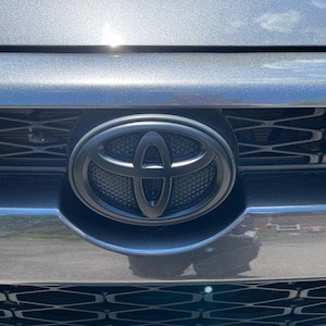 Emblema de Toyota 4Runner (modelos 2014-2023) – Logotipo de la parrilla delantera