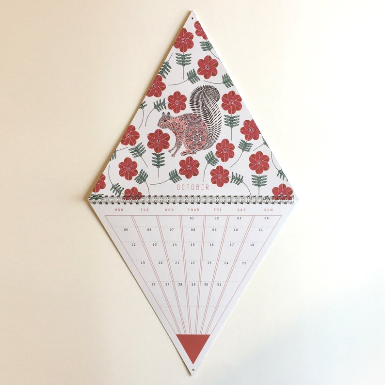 calendarios originales - triangle wall calendar