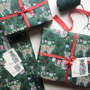 Geschenkpapier mit Katzen und Topfpflanzen